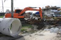 Obras de drenagem no Santa Regina seguem em duas frentes de trabalho