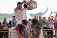 Banho de leite marca premiao do Torneio de Gado Leiteiro da Festa do Colono